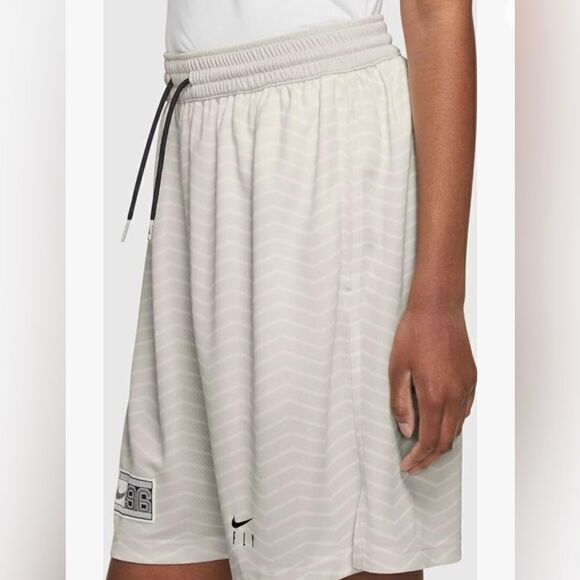 NWT NIKE Fly Women’s Standard Fit Dri Fit Basketball 9” Shorts Cream Chevron - M - Picture 3 of 9